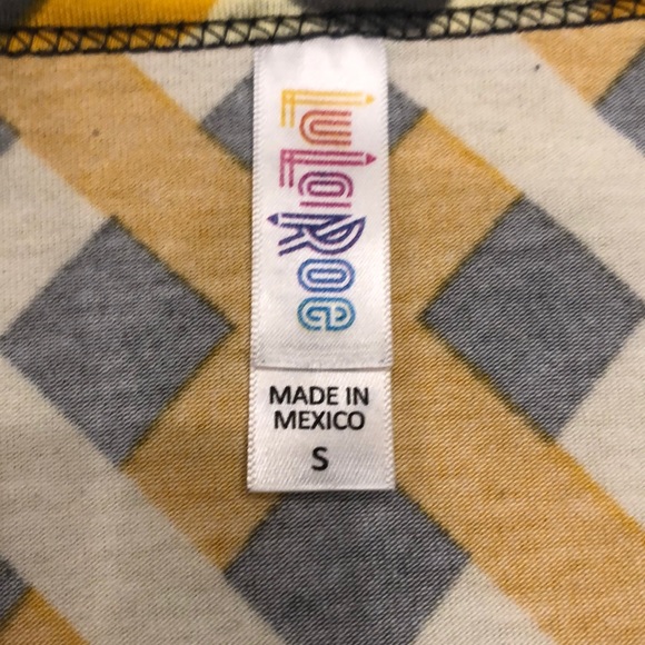 SOLD - LulaRoe Classic Tee size S - Picture 2 of 5
